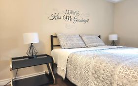Cozy Spacious Apt In Laval, Greater Montreal